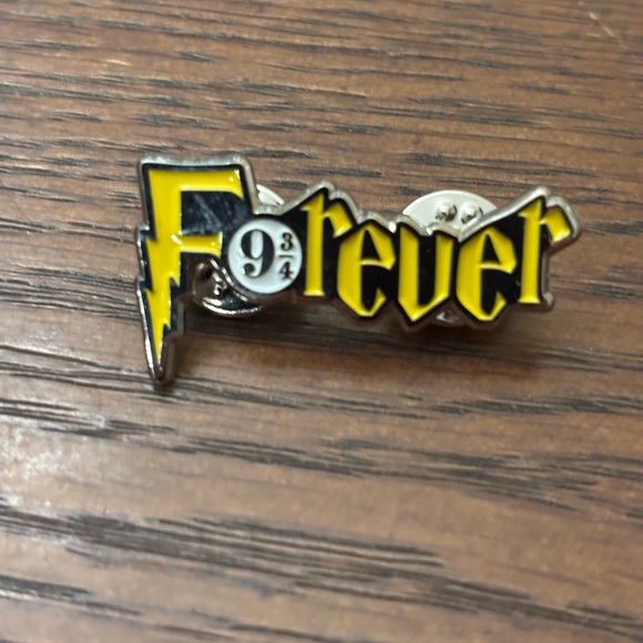 Random pin bundle - Picture 4 of 8